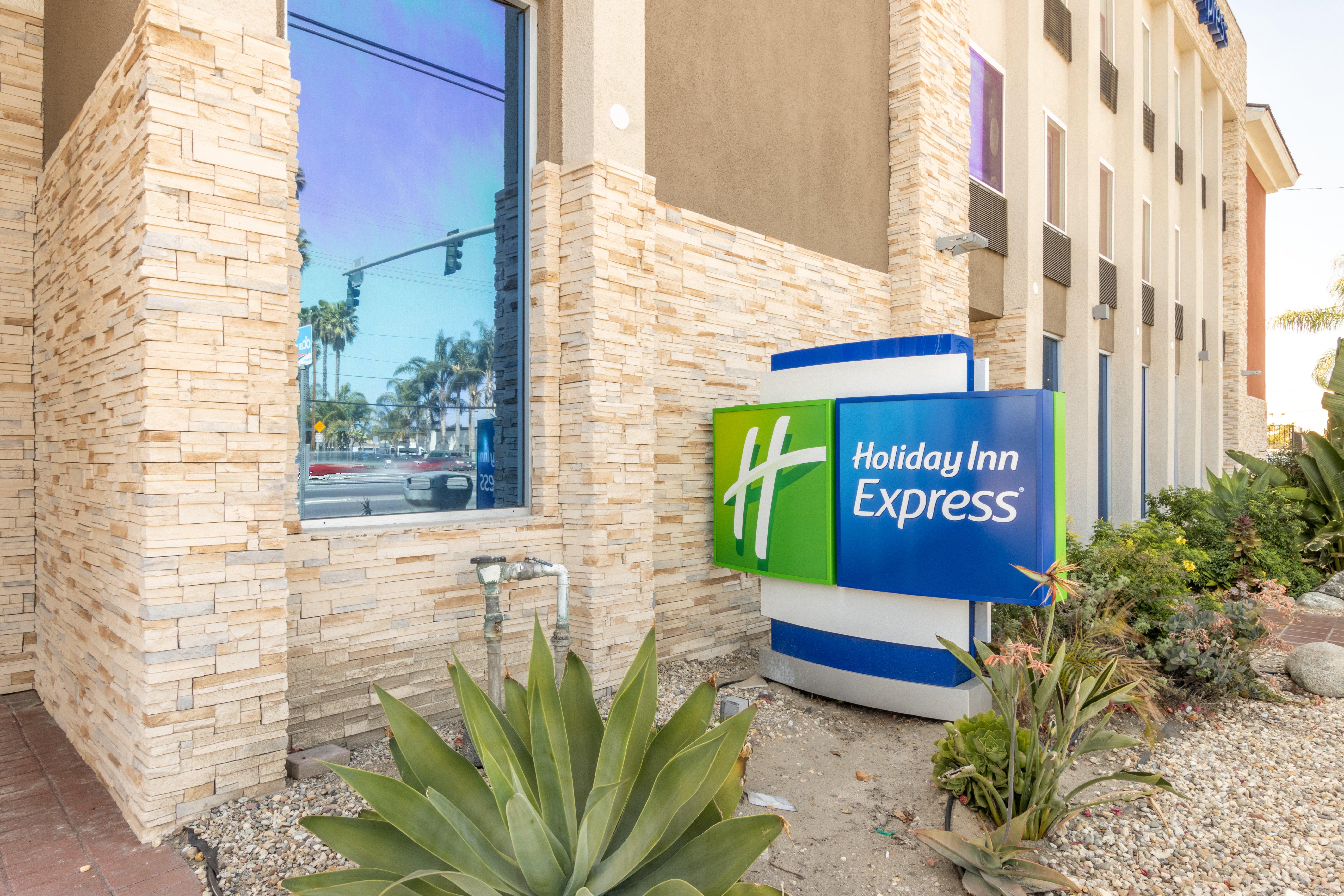 Holiday Inn Express - Anaheim West Bagian luar foto